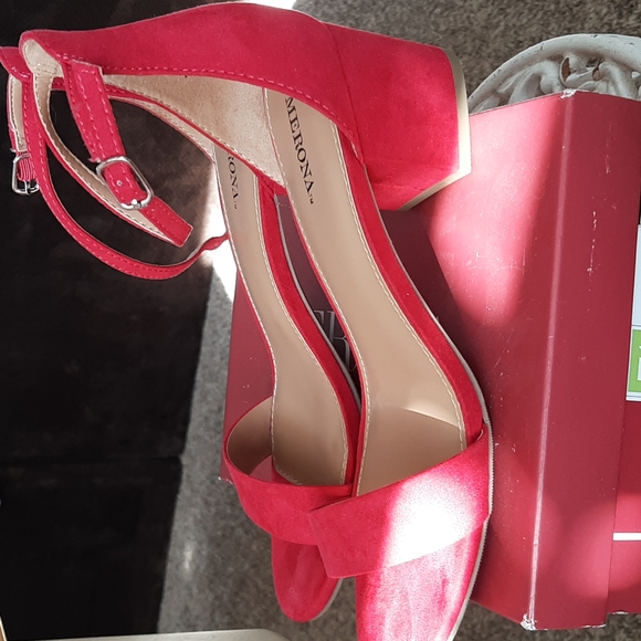 Fuschia Merona sandals - Picture 3 of 7